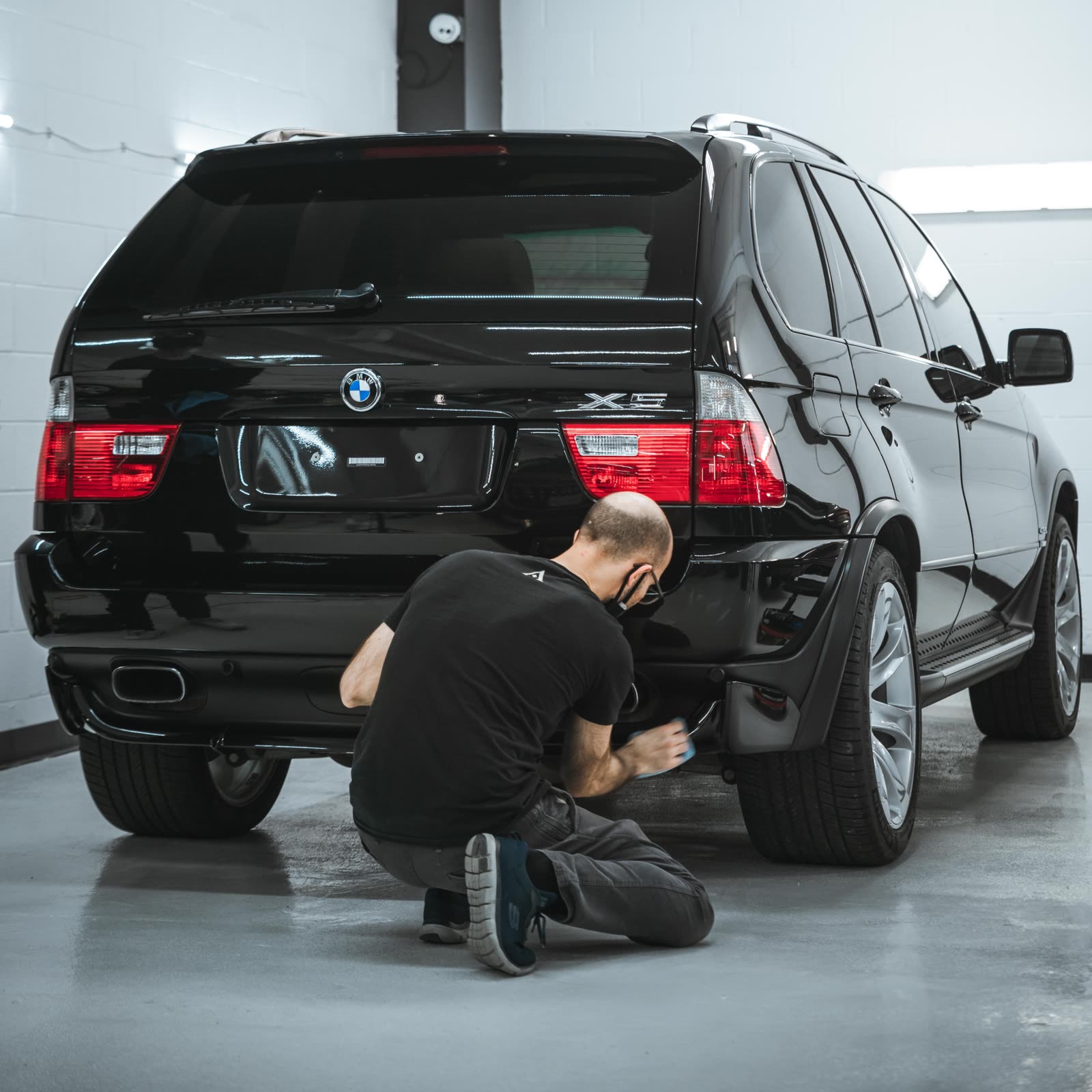car being polished by alpahshine employee